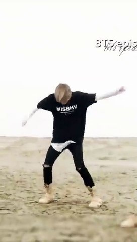 jungkook_imitating_Suga's_dance_moves