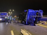 Kuzey Marmara Otoyolu'nda bariyerlere çarpan tırın sürücüsü öldü