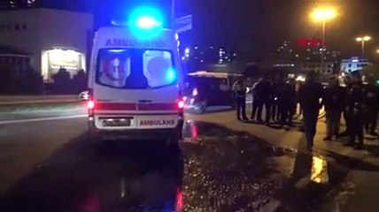 Kırmızı ışıkta geçti, yayalara çarptı