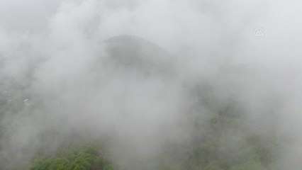 (DRONE) Bolu Dağı'nda sis ve sağanak etkili oluyor
