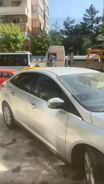 Yol vermeme tartışması kavgaya dönüştü! Minibüs şoföründen tır sürücüsüne yumruklu saldırı