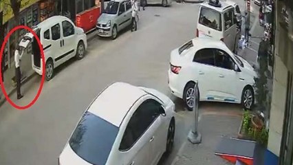 Kamyonetin bagajını açarken şoku yaşadı