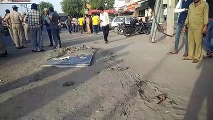 Accident Death - अनियंत्रित ट्रक की चपेट में आने से एक युवक की मौत, दो गंभीर घायल, देखें Video...