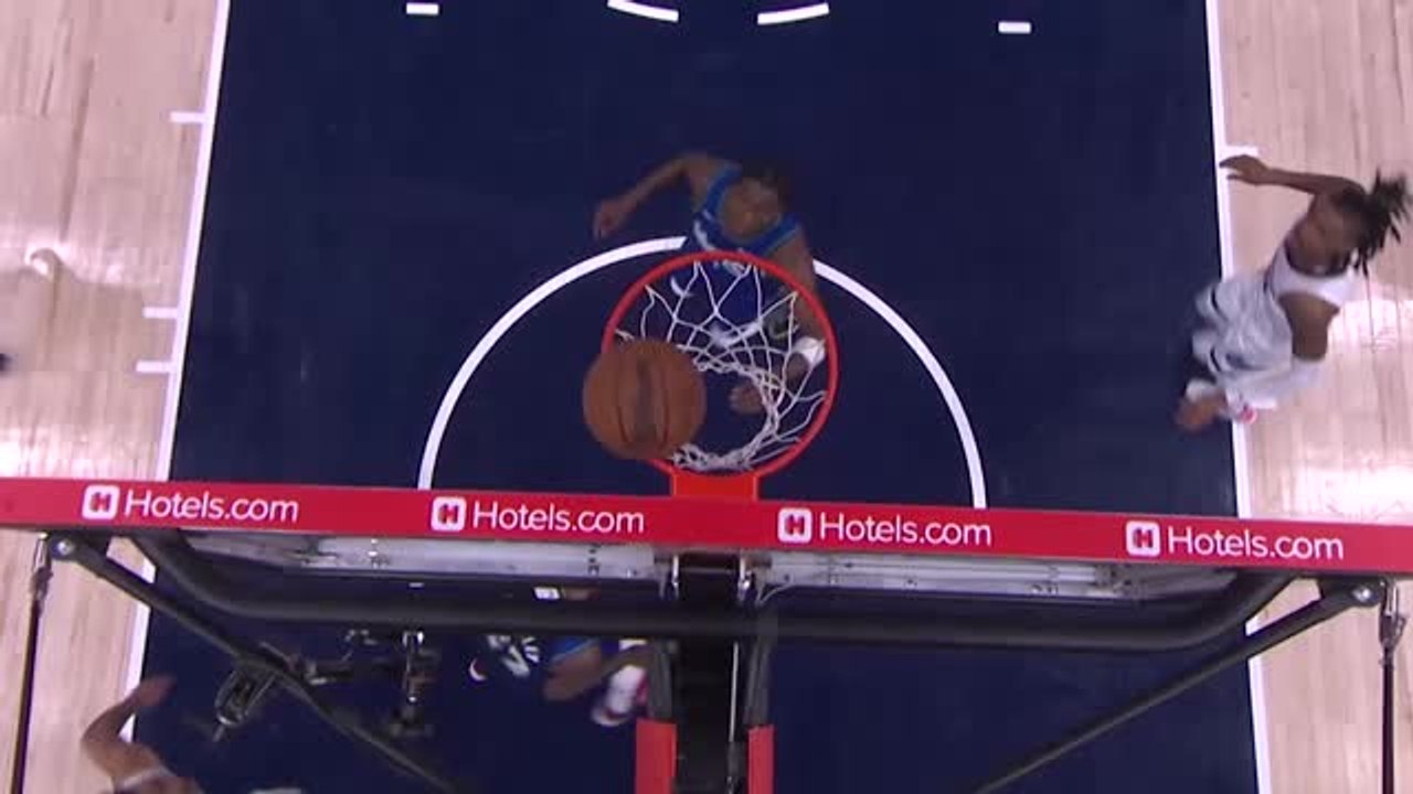 Ja Morant evades defense en route to bucket