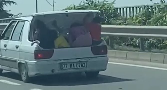Çocukların bagajda tehlikeli yolculuğu kamerada!