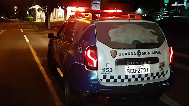 Vigilante visualiza suspeitos supostamente tentando invadir colégio no Centro e aciona a GM