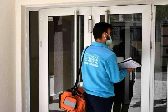 Esenyurt Belediyesi 'Evde Sağlık' hizmeti ile vatandaşları yalnız bırakmıyor