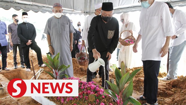 Tengku Ahmad Rithauddeen laid to rest at Bukit Kiara Muslim Cemetery