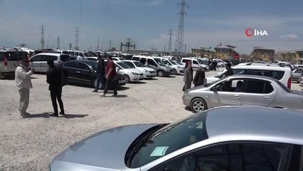 Ramazan Bayramı öncesi açık oto pazarında yoğunluk