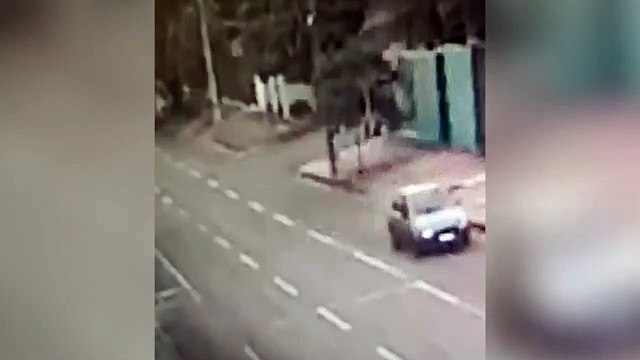 Veja imagens: Forte colisão de trânsito deixa duas pessoas feridas