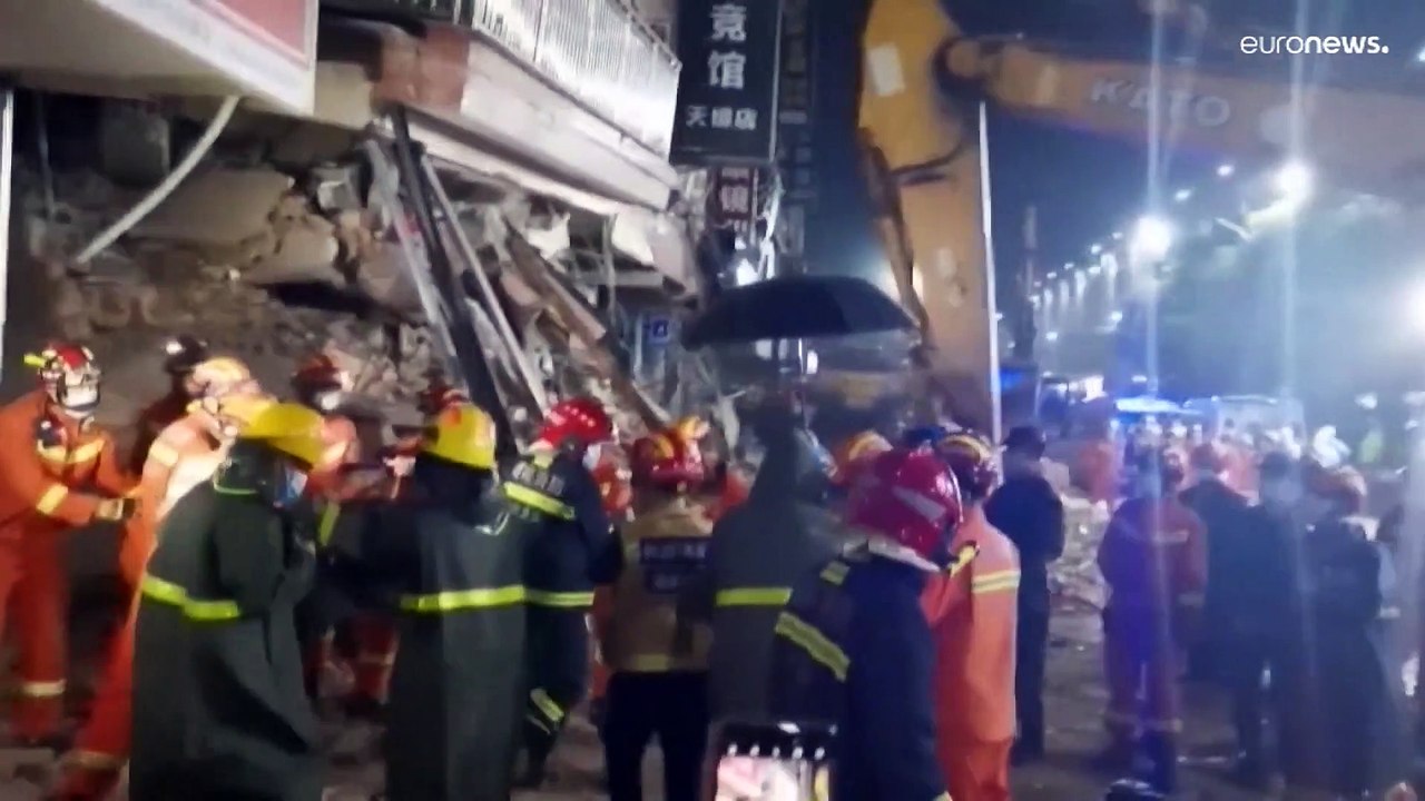 China busca desaparecidos tras el derrumbe de un edificio comercial de seis plantas