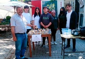 Öğrenciler yaptıkları sabunu satarak ihtiyaç sahiplerine erzak aldı