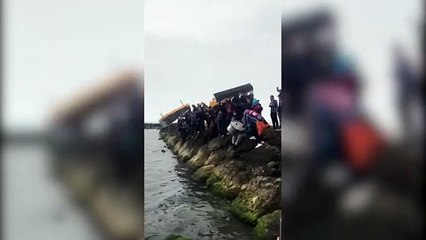 Trabzonspor taraftarları üç büyüklerin renklerini taşıyan tabutları denize fırlattı