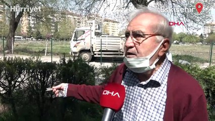 Arsalarından geçen yolun bir bölümünü tel örgüyle kapattılar