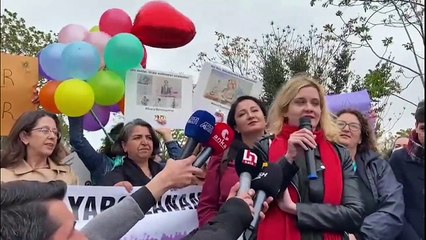 Kadın örgütlerinden Gezi Davası’nda tutuklanalar için Bakırköy Cezaevi önünde eylem