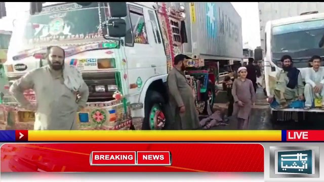 پولیس کا مقدمہ درج نا کرنے پر لواحقین کے دھرنے سے قومی شاہراہ مکمل بند