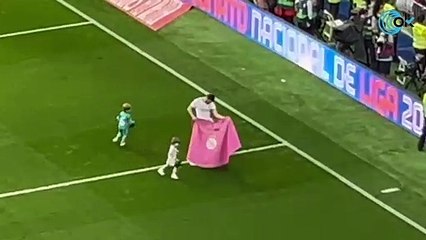 Nacho toma el testigo de Ramos: saco el capote y toreo en el Bernabéu