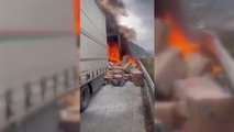 Anadolu Otoyolu Kocaeli kesimindeki tır yangını ulaşımı aksattı