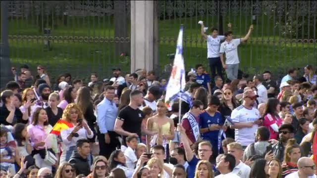 La hinchada blanca celebra en Cibeles el título de liga del Real Madrid