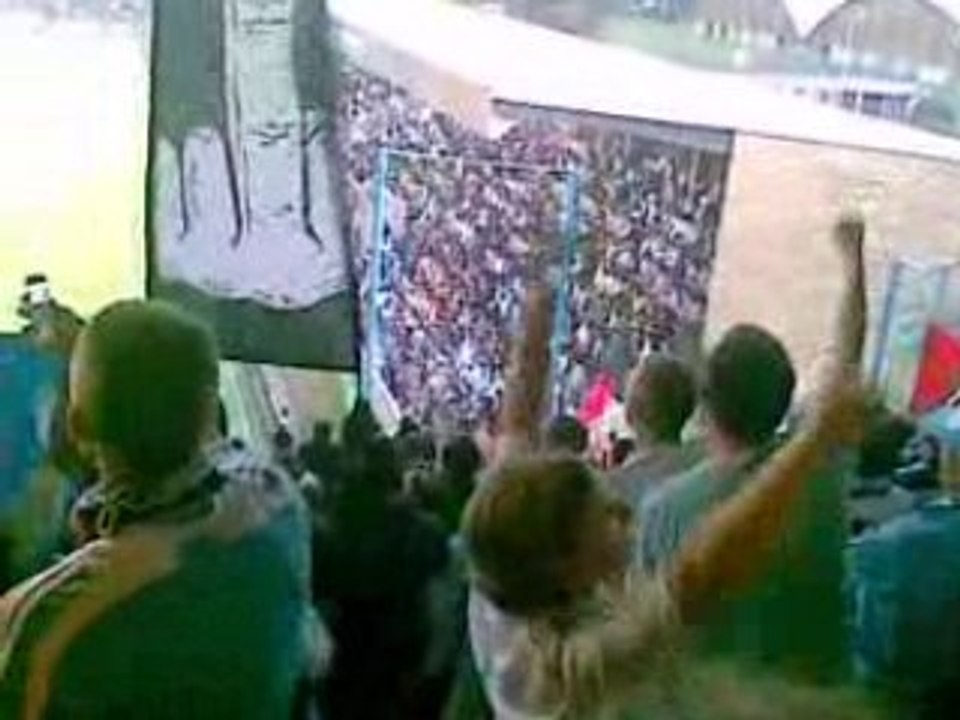 Aja.Om...nous on est là