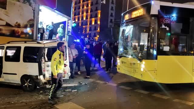 Ataşehir'de İETT otobüsü park halindeki araca çarptı, anne ve çocuğu yaralandı