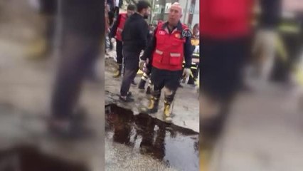 Otomobilin duvara çarptığı kazada 2 kardeş yaralandı