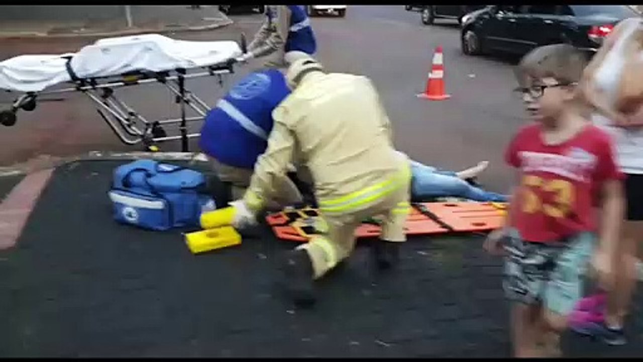 Colisão traseira deixa motociclista ferido no cruzamento das Ruas Manoel Ribas e Vitória