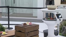 로봇 동료와 함께 일하는 시대 개막...택배·소독·요리도 '척척' / YTN