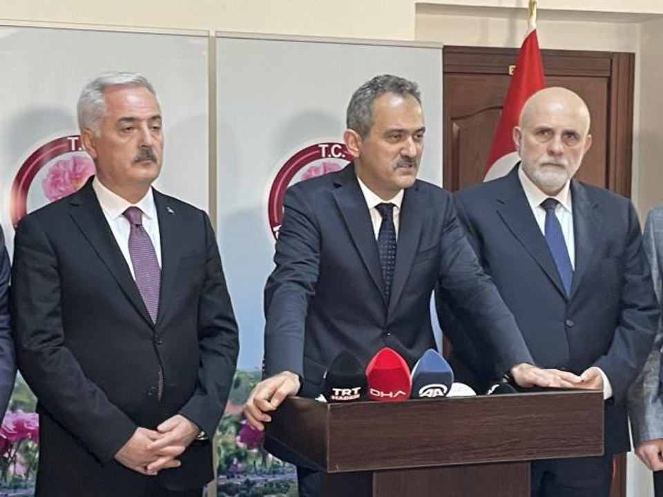 Milli Eğitim Bakanı Özer, Isparta İl Eğitim Değerlendirme Toplantısı'nda konuştu