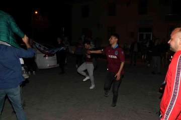Amasya'da Trabzonspor taraftarlarının şampiyonluk kutlaması
