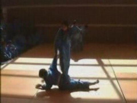 UVVDM - Acheres 2006 - Salon des Arts Martiaux - Self Enfant