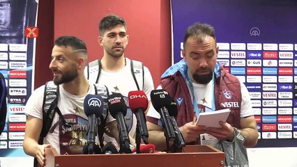 Bakasetas ve İsmail, tercüman ile rolleri değişti.