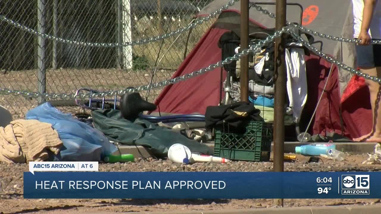 Phoenix approves heat response plan