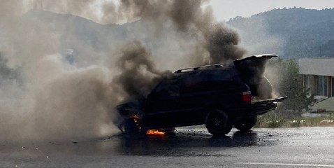 Video herunterladen: Lüks cip karayolunda alev alev yandı