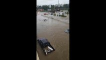 Inondations en Guadeloupe: une habitante filme la forte montée des eaux près de l'aéroport