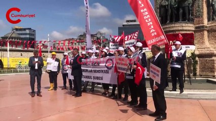 Sivil Memurlar Sendikası'nın temsilcileri, Taksim Meydanı'nda konuşma yapıyor