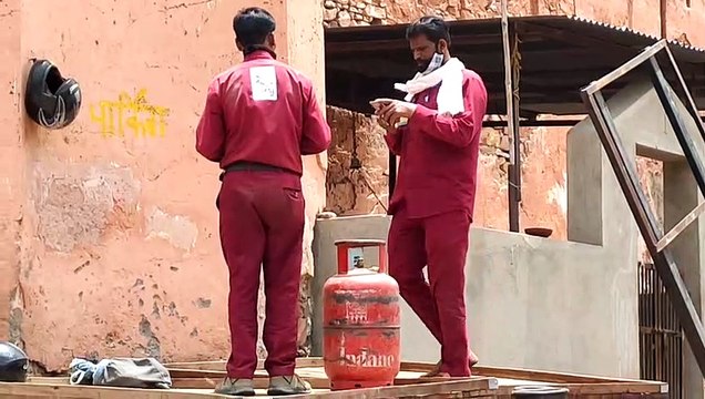 Commercial gas cylinder: महंगाई का झटका: वाणिज्यिक सिलेंडर फिर हुआ महंगा