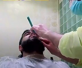 مواطن يحلق شاربه بعد خسارته رهانًا حول موعد عيد الفطر