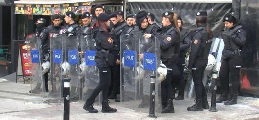 Son dakika haber... BEŞİKTAŞ'TAN TAKSİM'E YÜRÜMEK İSTEYEN 29 KİŞİ GÖZALTINA ALINDI