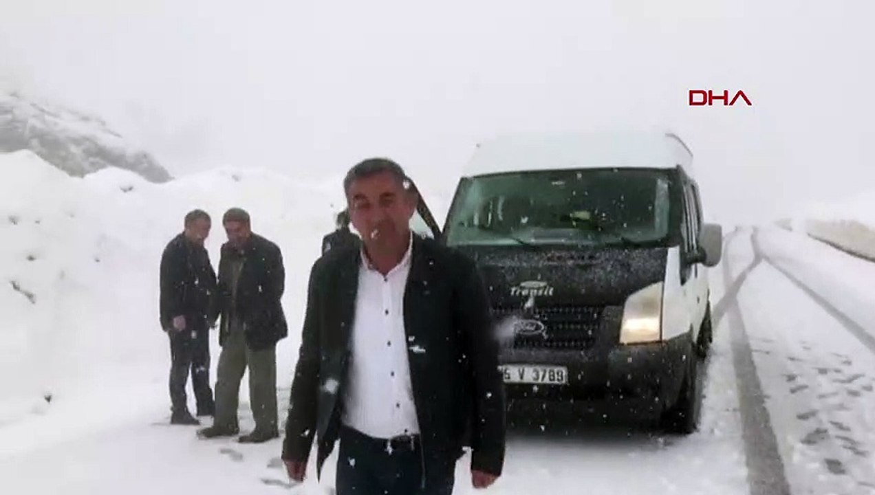 Facianın yaşandığı yol ulaşıma kapatılmıştı! Kentte mayıs ayında kar sürprizi... Kalınlığı 10 santimetreye ulaştı