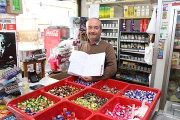 Gizli hayırsever, mahallelinin market borcunu ödedi