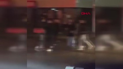 SAMSUN'DA ŞAMPİYONLUK KUTLAMASI GERGİNLİĞİ; OTOMOBİLİN YAYAYA ÇARPTIĞI ANLAR KAMERADA