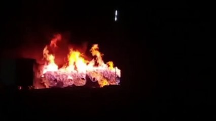 केमिकल से भरा टैंकर बना आग का गोला, चालक ने कूदकर बचाई जान, सहम गए लोग, देखिए वीडियो...