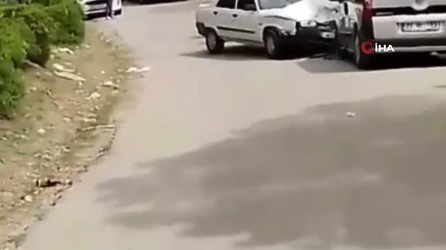 Son dakika haber | Hafif ticari araç ile otomobil çarpıştı: 4 yaralı