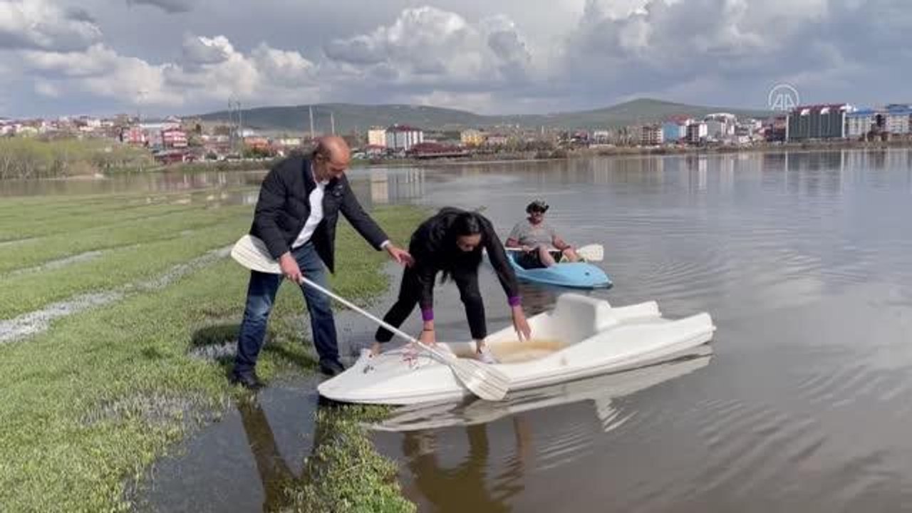 Debisi yükselen Kura Nehri'nde kano etkinliği