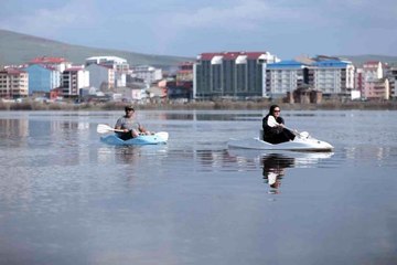 Sular altında kalan ovada "kano" keyfi
