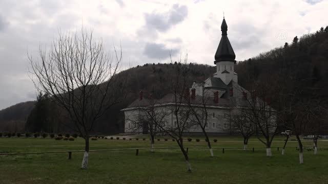Son dakika haberleri! Manastır, savaş mağdurlarının sığınağı oldu (2)