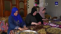 أسرة بغزة تصنع كعك العيد وتبيعه ليكون مصدر دخلها