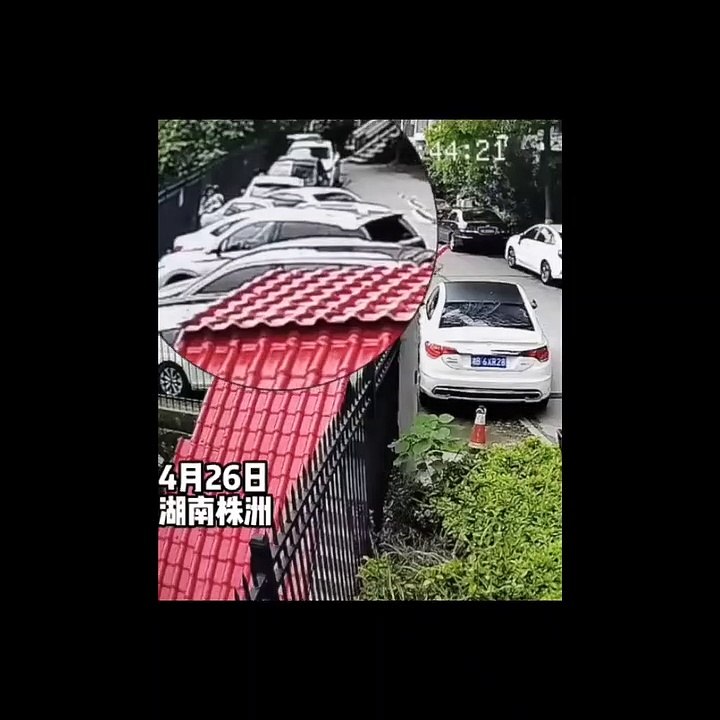 Khu đất lớn bất ngờ bị sụp kéo theo gần chục ô tô