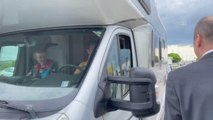Emniyet kemeri uygulamasına katılan Vali Canalp, Kapıkule'den giriş yapan turistleri İngilizce uyardı